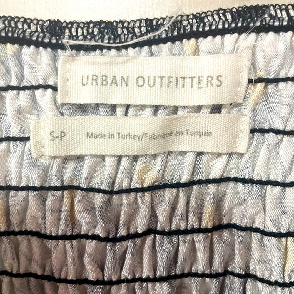 Urban Outfitters Black White Yellow Daisy Print Ruched Cropped Tank Top Sz S - Picture 3 of 5